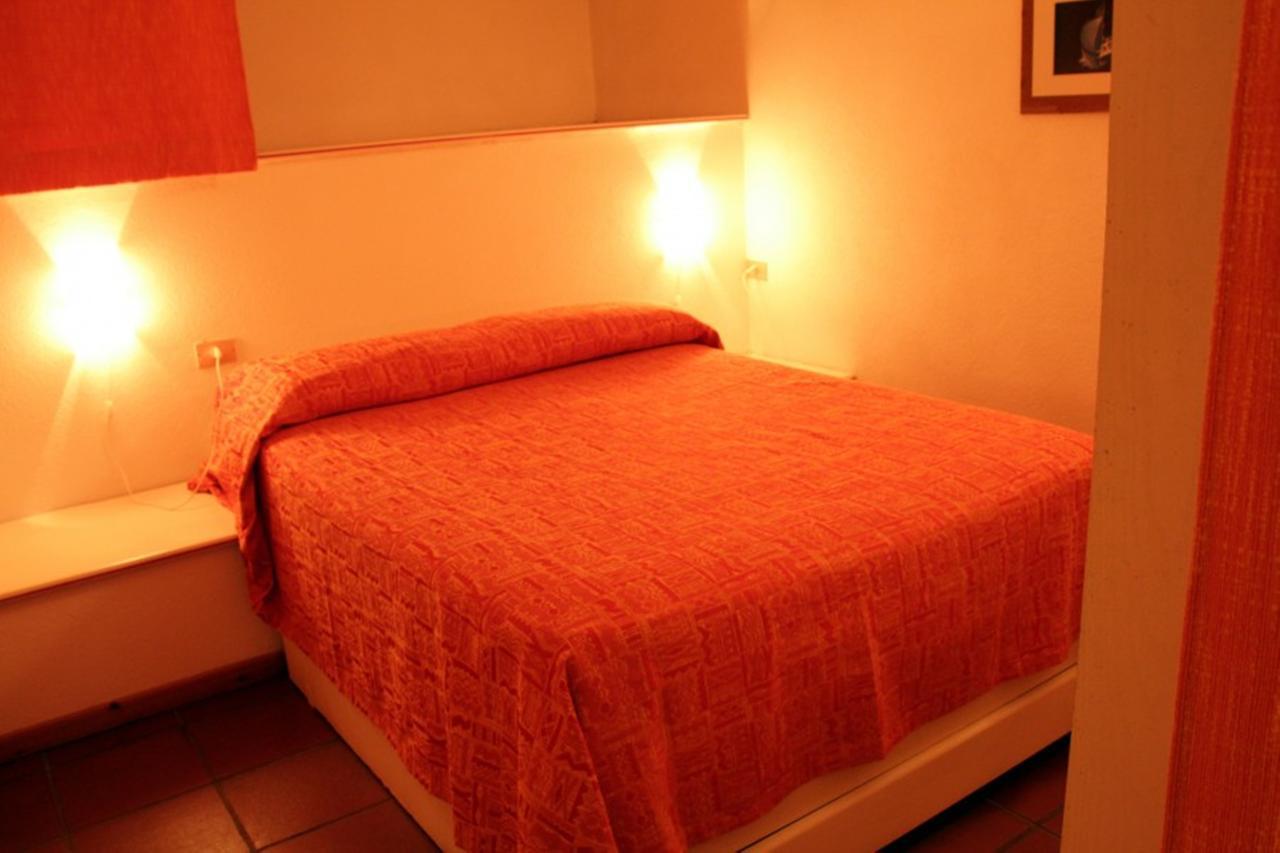 Residence Portolaconia Appartamenti Cannigione Szoba fotó