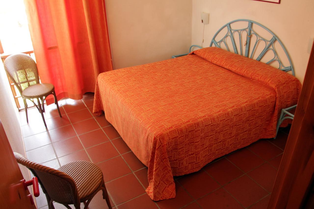 Residence Portolaconia Appartamenti Cannigione Szoba fotó